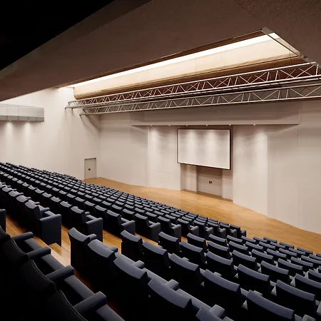 Отель Estrel Берлин