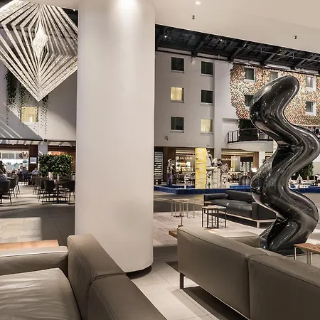 에스트렐 4* 베를린